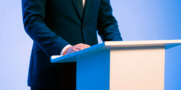 Бывший вице-губернатор Сергей Нелюбов официально стал ректором НГПУ