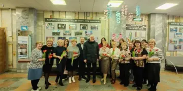 «Вы дарите жизнь и храните очаг»: Вячеслав Илюхин поздравил жительниц Калининского района с 8 Марта