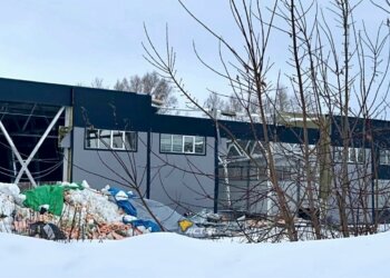 Крыша здания на ОбьГЭСе обрушилась из-за снега