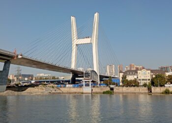 Областные власти ищут консультантов для общения с концессионером четвёртого моста через Обь