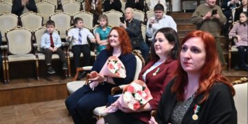 Пятнадцать жительниц Новосибирской области удостоены почётного знака «За материнскую доблесть»