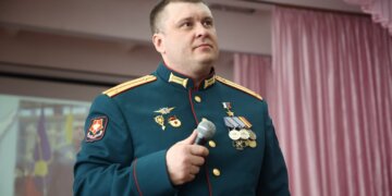Герой России Дмитрий Коноплев пришел на урок мужества в родную новосибирскую школу