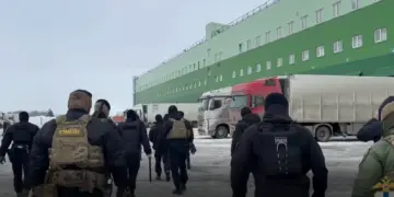 Рейд в кафе и на складах: в Новосибирске проверили более 200 мигрантов