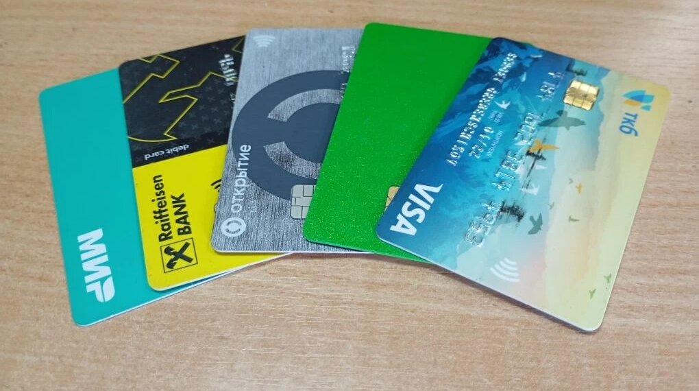 Россиян призвали ограничить количество кредитных карт