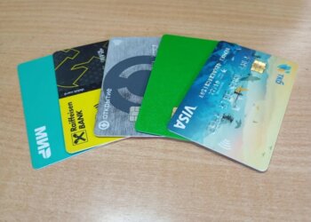 Россиян призвали ограничить количество кредитных карт