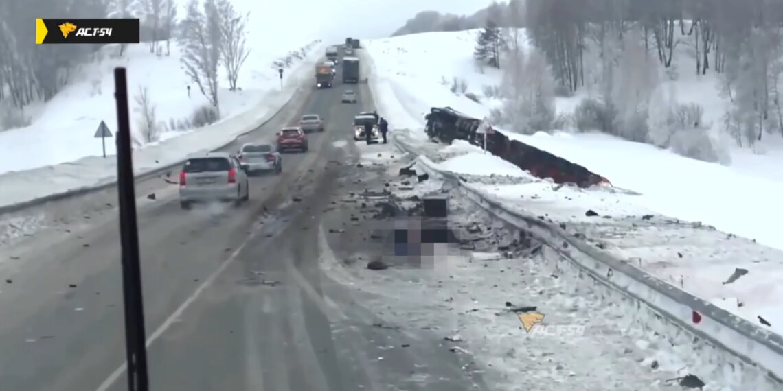 Страшная авария: фура, бензовоз и легковушка столкнулись в Черепановском районе