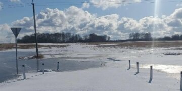 Подтопление дороги талыми водами произошло в Татарском районе