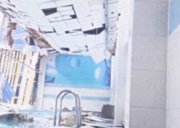 Крыша бассейна рухнула в детском лагере Кузбасса из-за снега