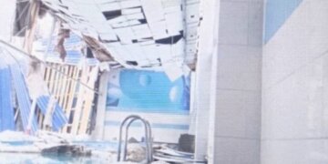 Крыша бассейна рухнула в детском лагере Кузбасса из-за снега