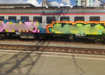 Четверым вандалам грозит срок за рисунки на поездах в Новосибирской области
