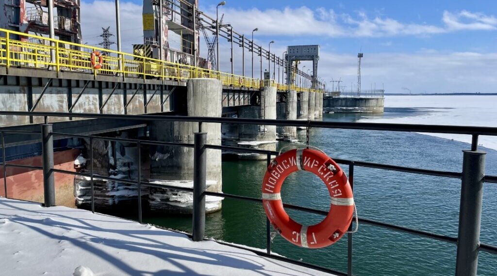 Запаса воды в снеге на треть больше нормы: на Новосибирской ГЭС готовятся к паводку