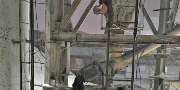 Тяжелая травма на производстве: рабочий пострадал на заводе «Сибирский бетон» в Новосибирске