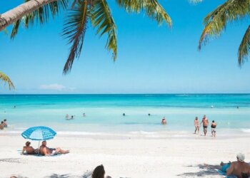 Пляжи и водопад: африканские страны готовы открыть для россиян новые безвизовые маршруты отдыха