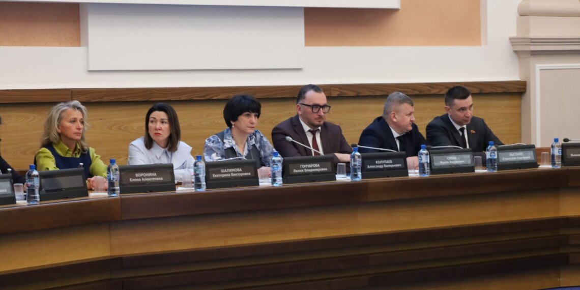 В Новосибирске депутаты ищут пути решения проблем реабилитации детей-инвалидов и доступной среды