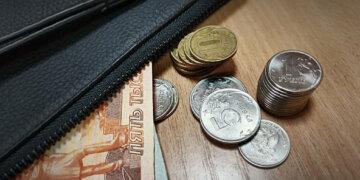 Новосибирскстат раскрыл зарплаты жителей региона: кто получает 162 тысячи, а кто едва сводит концы с концами