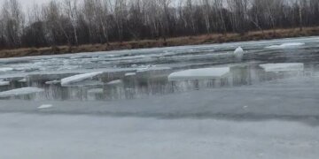 Семилетний мальчик погиб, провалившись под лёд в Красноярском крае