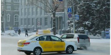 В Новосибирске меняют правила работы «социального такси»: услугу разделят на две категории