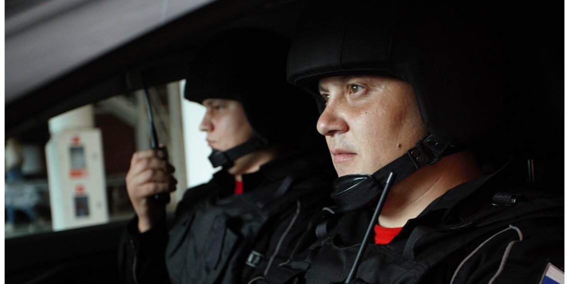 Сотрудникам ЧОПов разрешат применять боевое оружие