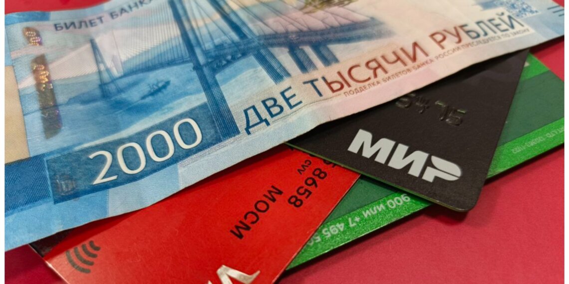 В Новосибирске будут судить «координатора» и обнальщиков телефонных мошенников