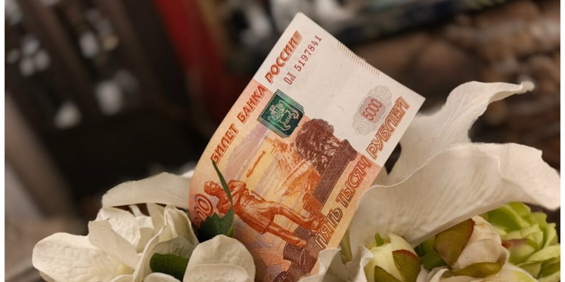 Нищих самозанятых предложили снимать с учёта