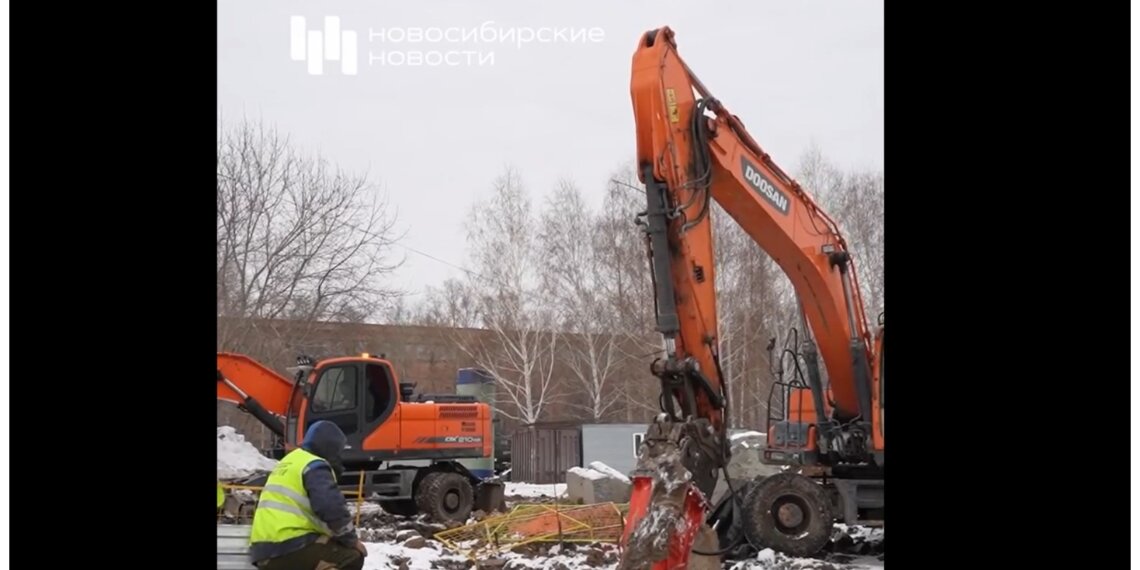 На улице Петухова вырыли котлован под насосную станцию