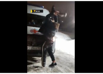 Прокуратура взяла на контроль нападение одноногого неадеквата на машину скорой помощи