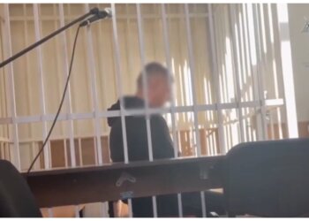 Экс-полицейский из Красноярска получил «строгач» за взятки