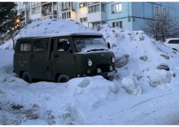 Новосибирск завалило снегом: город вышел в лидеры по высоте сугробов