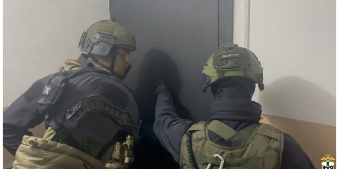 В Новосибирске задержали группу людей, подозреваемых в организации нелегального труда