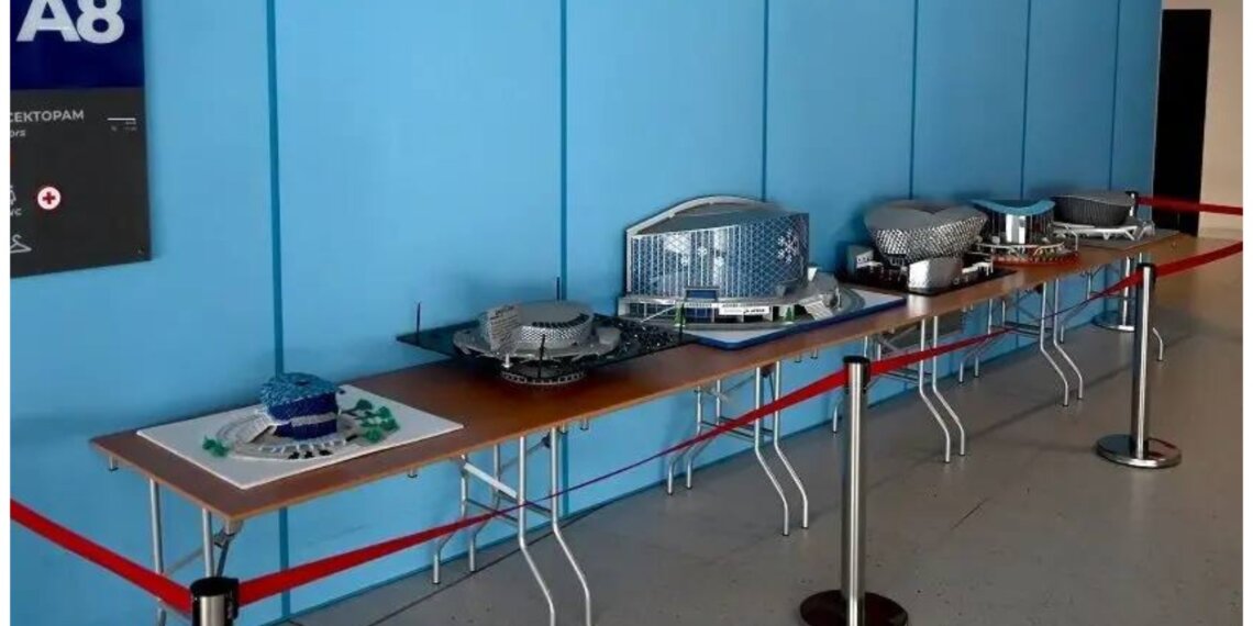 В новосибирской ледовой арене открылась выставка поделок заключённых