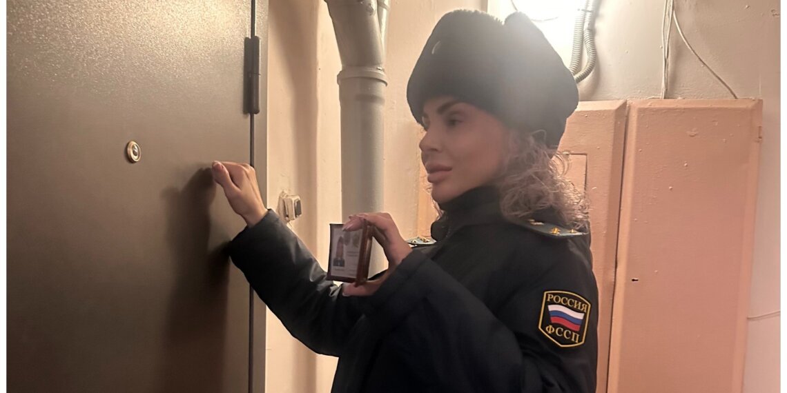 Не открывала — пришлось выселять: приставы вернули квартиру владельцам