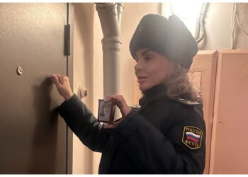 Не открывала — пришлось выселять: приставы вернули квартиру владельцам