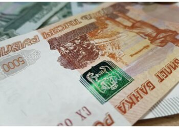 «Это ты на фото?» — и минус 15 тысяч: жительницу Камня-на-Оби развели через мессенджер