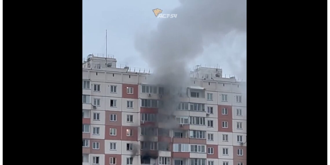 Пожар в «Чистой Слободе»: из горящей квартиры спасли ребёнка