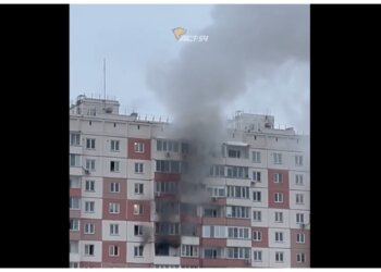 Пожар в «Чистой Слободе»: из горящей квартиры спасли ребёнка