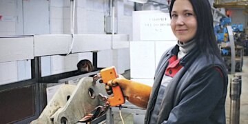 Банковское дело осталось в прошлом: как сибирячка нашла себя в профессии дефектоскописта локомотивного депо