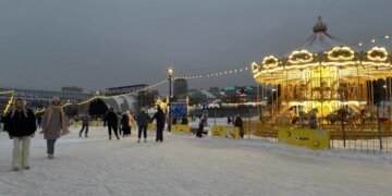 В парках Новосибирска закрыли большие горки: сезон зимних развлечений подходит к концу