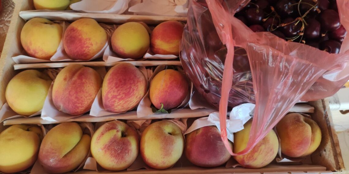 Почти 50 тонн незаконной еды изъяли у торговцев в Новосибирске