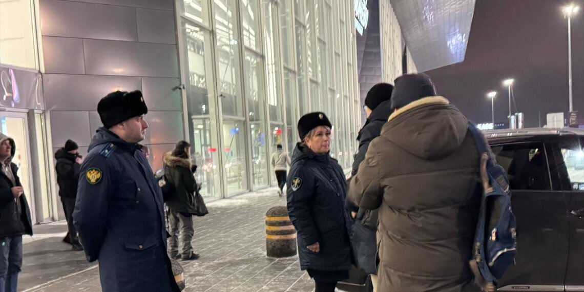 Директора стройфирмы задержали в аэропорту Новосибирска за хищение 9,6 млн. при реконструкции поликлиники