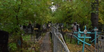 Из-за снежной зимы: в Новосибирске готовят кладбища к весеннему паводку