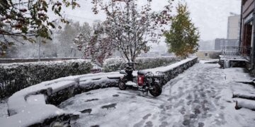 Мощная метель обрушилась на Новосибирск: ветер до 14 м/с и семибалльные пробки