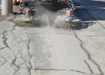 Новосибирские улицы начали пылесосить