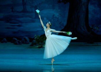 Прима-балерина НОВАТа Анна Одинцова стала народной артисткой России