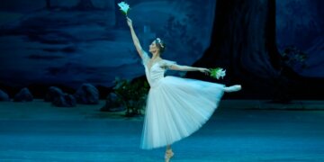 Прима-балерина НОВАТа Анна Одинцова стала народной артисткой России