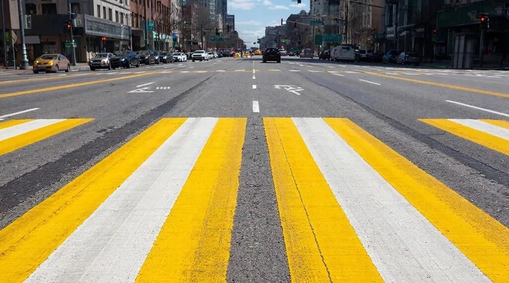 «Зебры крепчают»: дорожную разметку в Новосибирске сделают более износостойкой