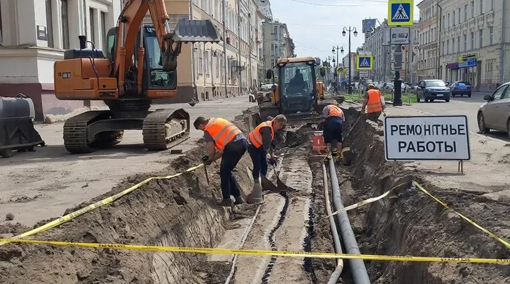 Не дожидаясь конца сезона: в центре Новосибирска сузят одну из улиц из-за ремонта теплотрассы