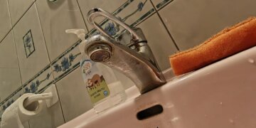 Более 6 тысяч жителей Октябрьского района Новосибирска остались без воды из-за аварии на трубопроводе