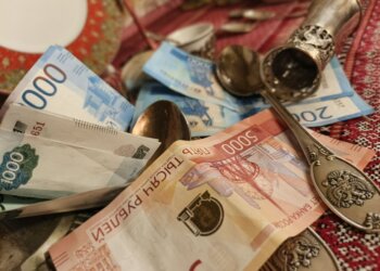 Экс-замначальника УФНС по Новосибирской области будут судить за взятку в 2,8 млн. рублей