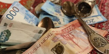 Экс-замначальника УФНС по Новосибирской области будут судить за взятку в 2,8 млн. рублей