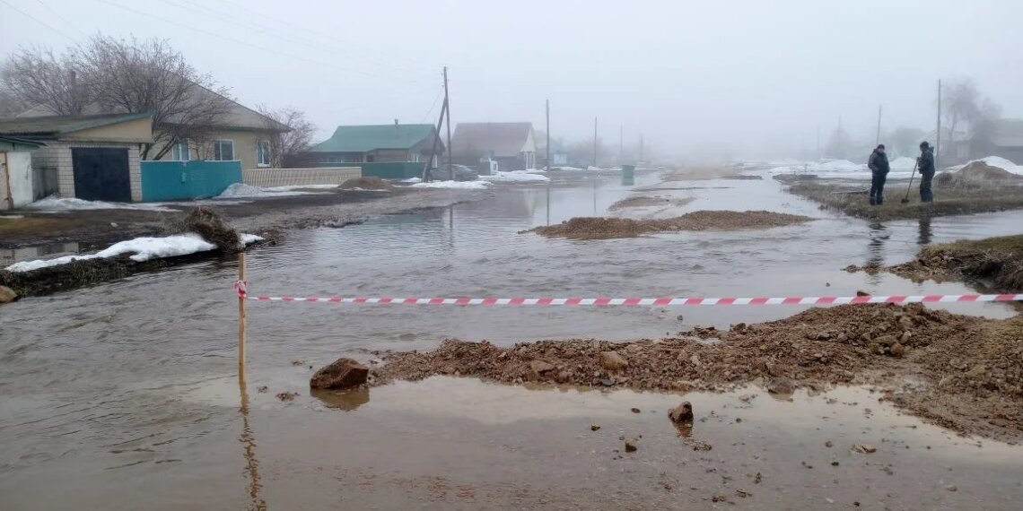 Талые воды начали топить сёла в Алтайском крае